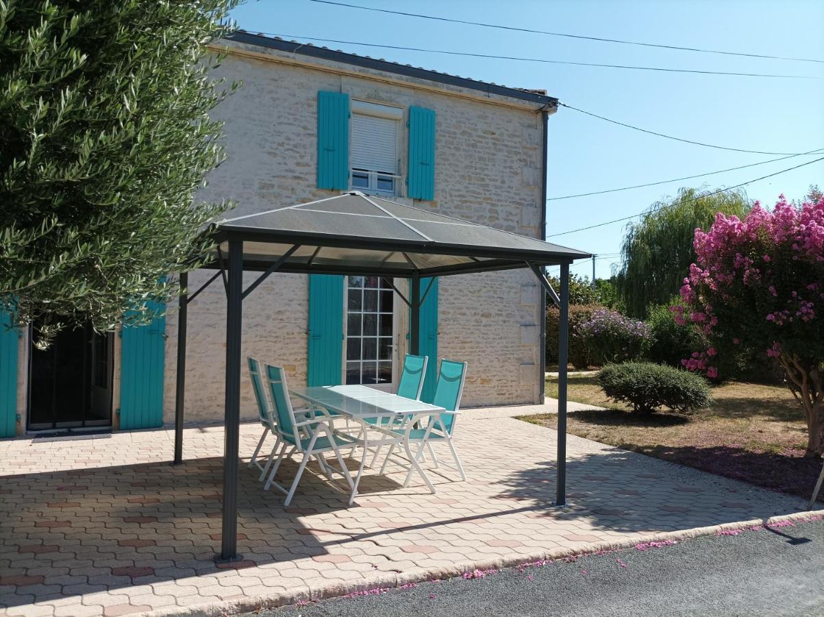 Le Logis De Lange Apt Les Aigrettes Saint-Hilaire-la-Palud Exterior photo